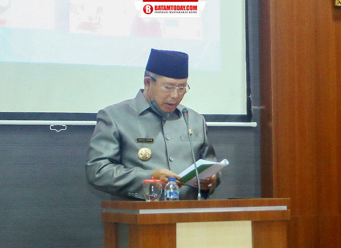 Abdul Haris, Bupati Kepulauan Anambas saat membacakan pidato penutup terkait Ranperda